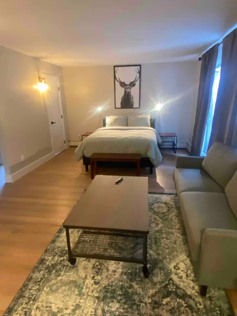 Morden Newly renovated 1BR Flats, walk to Whyte - Image 1