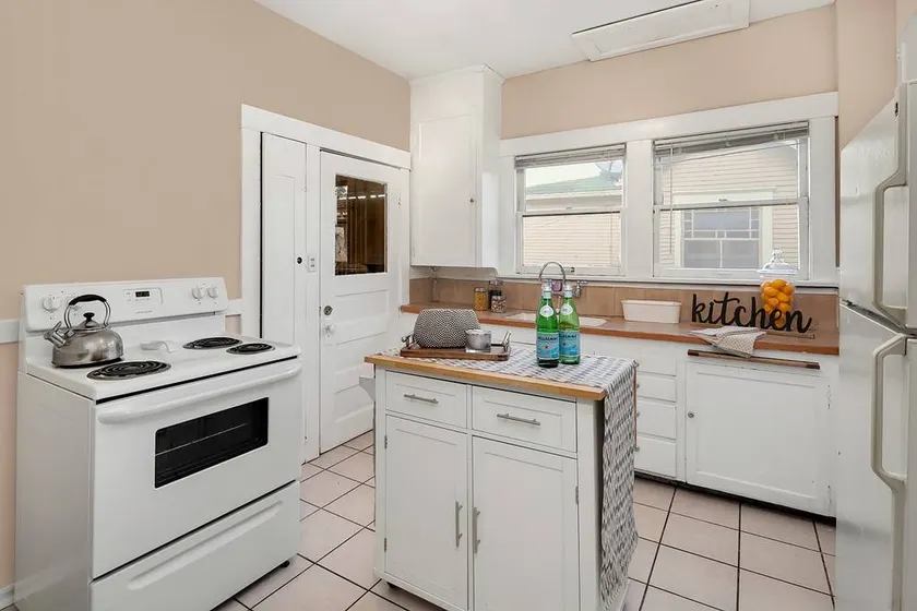 Trendy Spacious Eastlake Apt 9-min Drive FIFA STDM - Image 1