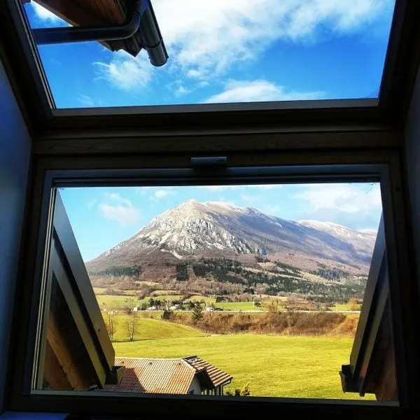 Apartment with mountain view - Image 1