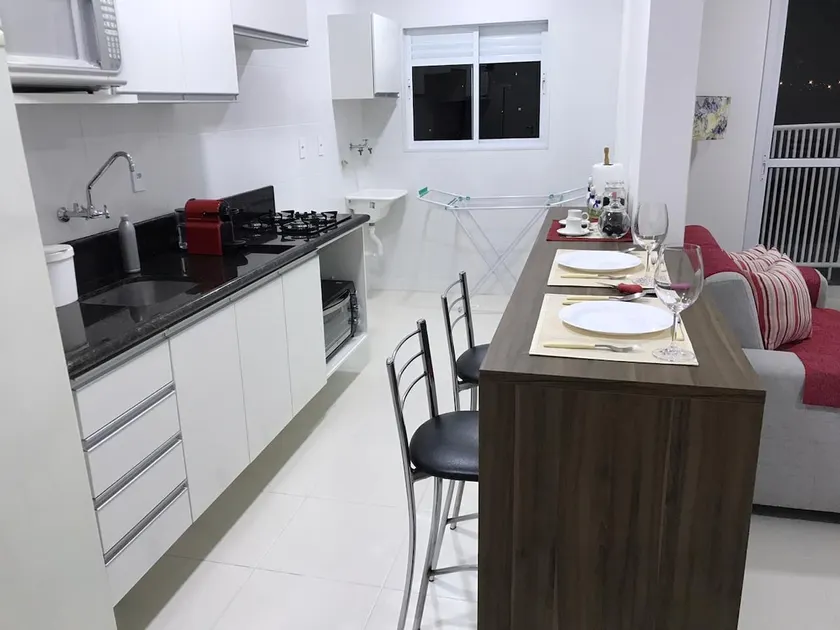 2-bedroom apartment with en-suite and garage - Image 1