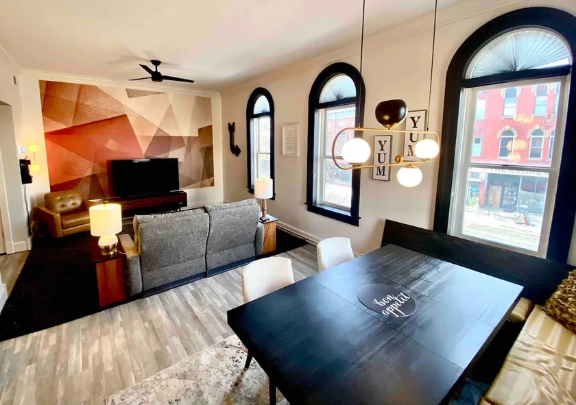 ⭐️ Modern Spacious Apartment Downtown TR, Sleeps 6 - Image 1