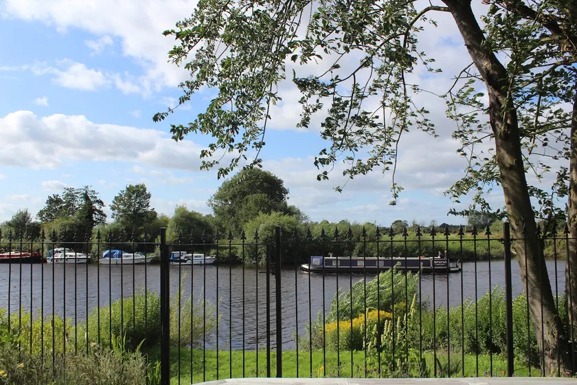 Victorian Riverside Private Guest Suite - Image 1