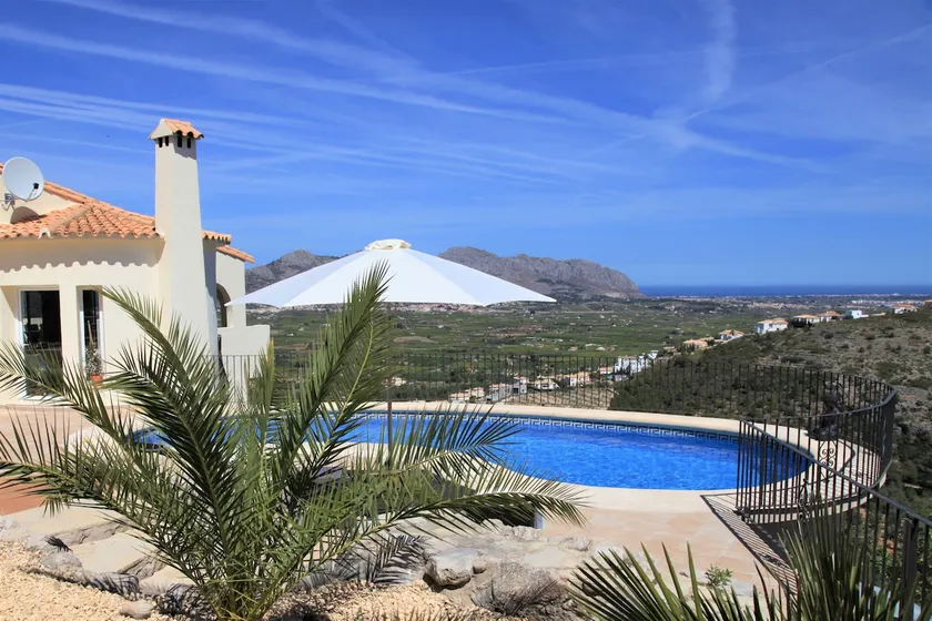 Beautiful villa with stunning sea views - Image 1