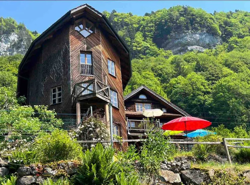 350-year-old farmhouse, 42 people - Image 1