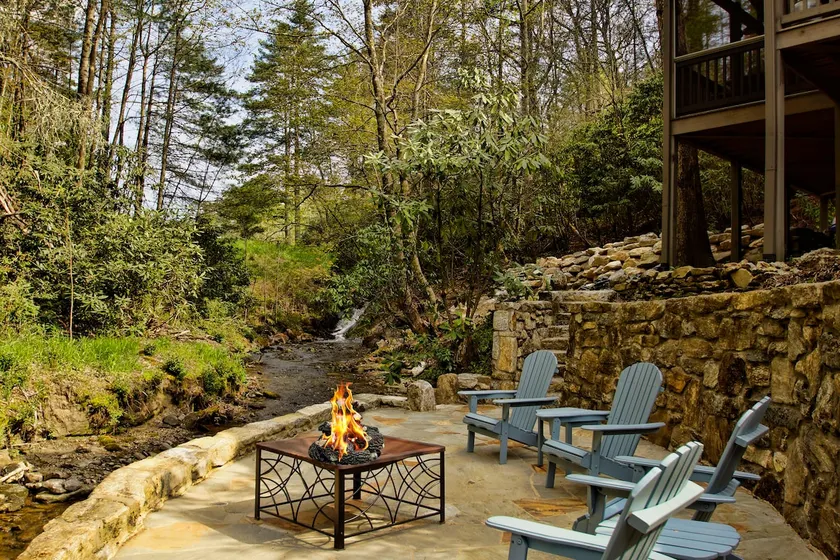 2Bd/1Ba or +1Bd/1Ba stream/waterfall , downtown - Image 1