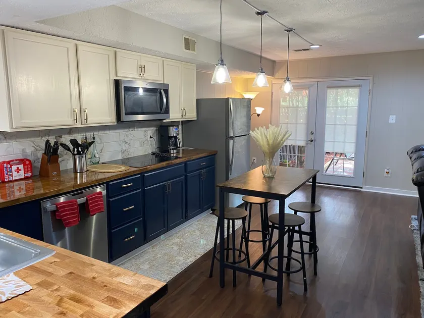 Cozy 1BR Basement | Private Entry & 1 free Parking - Image 1