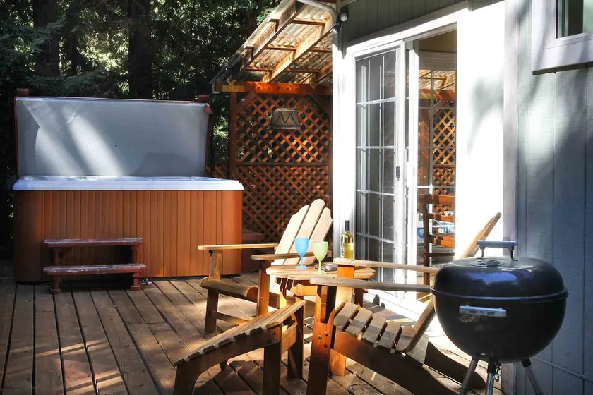 SWEET DReAMS Hot Tub under Redwoods Close to Coast - Image 1