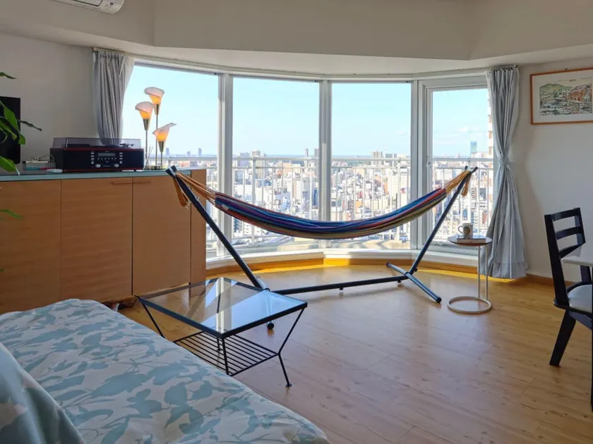 29th floor, room with hammock and record player, superb view, 2-minute walk to the subway, many convenience stores, accommodates up to 5 people - Image 1