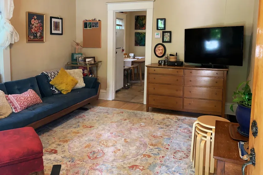 Private Home, Close to Downtown & Hospitals - Image 1
