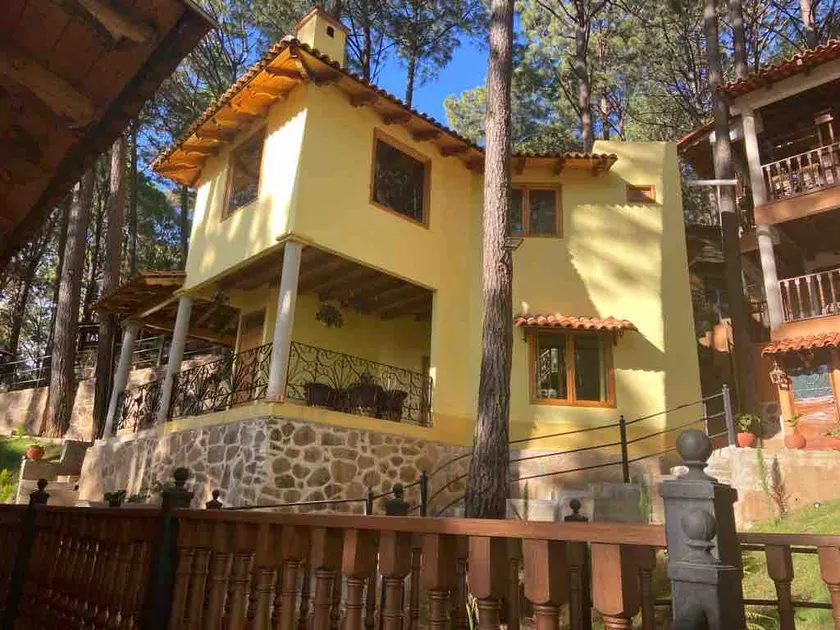 Villa Medellín | 2 Bedrooms with view and balcony - Image 1
