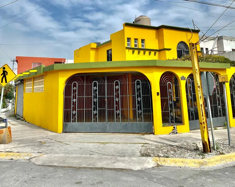 Spacious house, close to La FE shopping center - Image 1