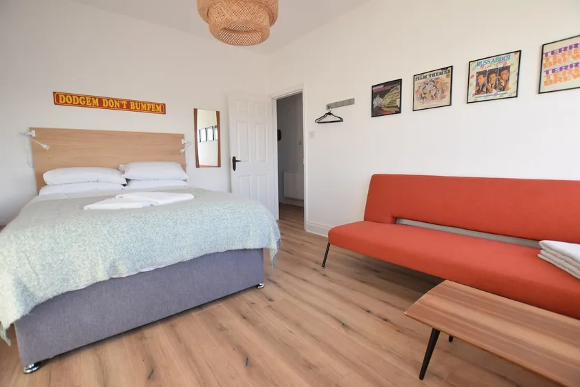 Beachfront Two Bedroom Apartment - Image 1