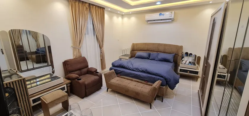 1 bedroom with private bathroom (2nd floor) - Image 1