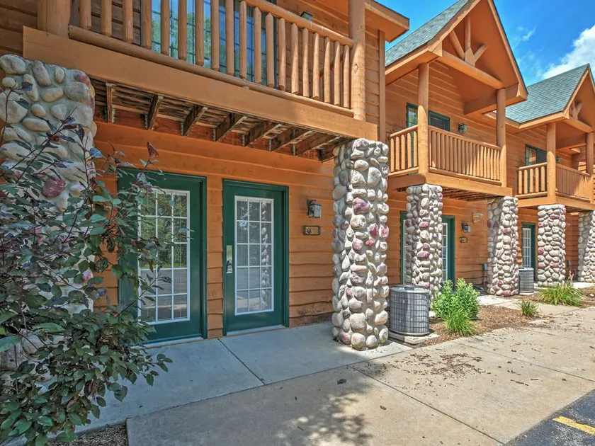 Grand Bear Resort at Starved Rock - Image 1