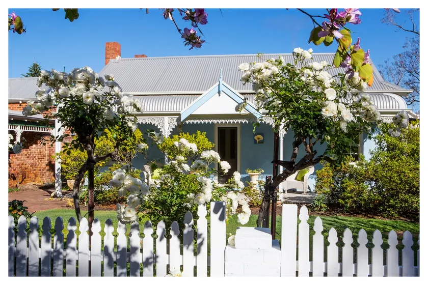 Beautiful Sanctuary with Tranquil Gardens in Perth - Image 1