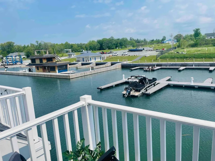 Waterfront Luxury Boathouse Villa in 1000 Islands - Alexandria Bay - Image 1