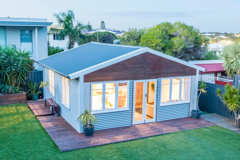 Self Contained Guest House by the beach. - Image 1