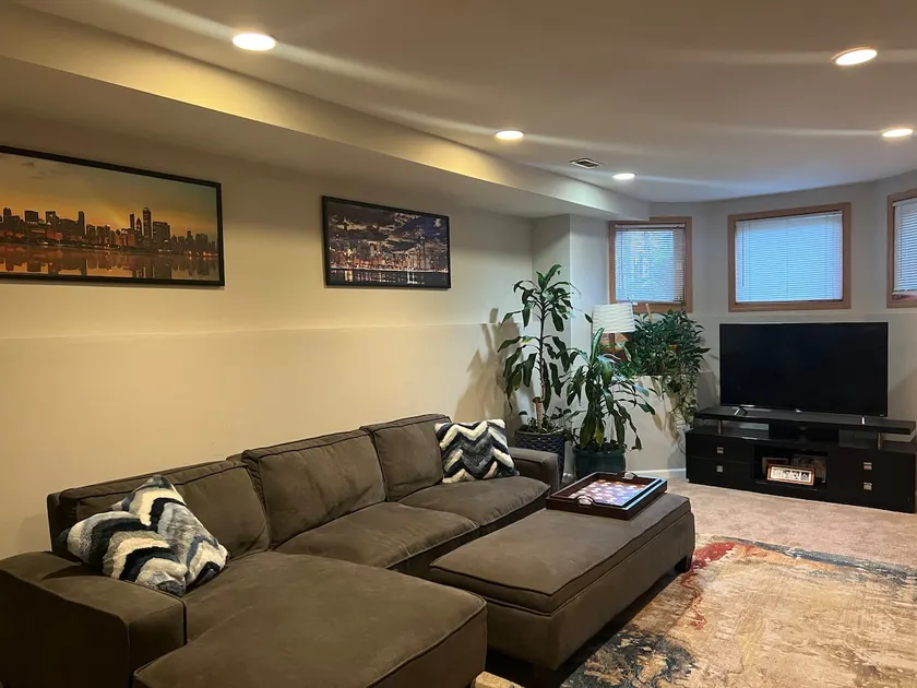 Chicago-Themed Condo - Image 1
