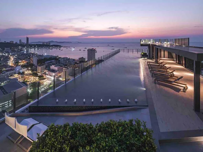 #016 The Base Condo Comfy + Rooftop Pool - Image 1