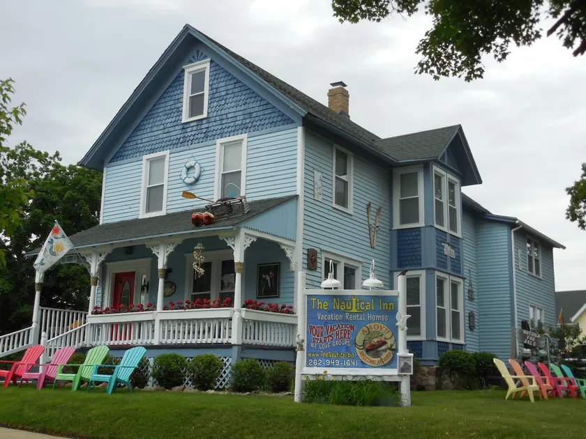 SLEEPS 16 DOWNTOWN LAKE GENEVA 6 Bedrooms - Image 1