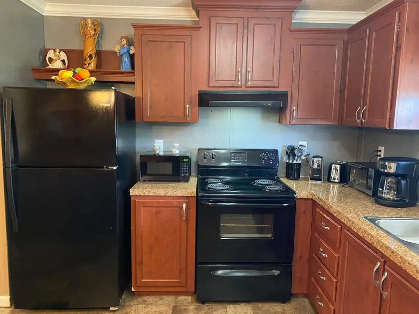 Cheerful 2 bedroom home, King Suite, Wi-Fi - Image 1