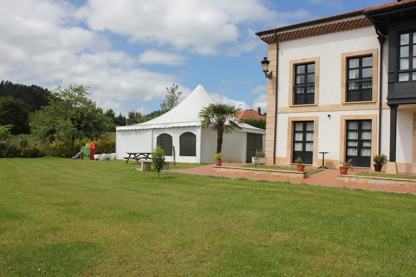 Luxury Villaviciosa - Image 1
