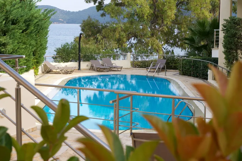Aelia luxury apartment with private entrance - Image 1