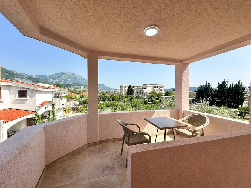 Studio Apt. with Panoramic Balcony - Image 1
