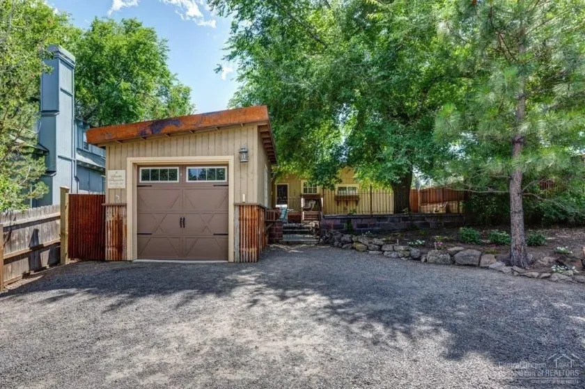 2Bd, 2Bath Downtown Bungalow w/ Hot tub, Dogs OK! - Image 1