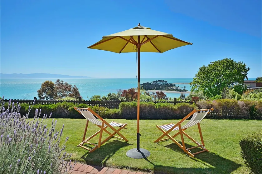 The Cliffs - Nelson Waterfront Home - Image 1