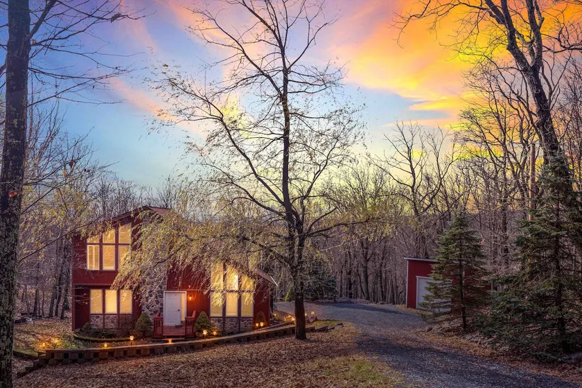 Renovated Tucked Away Precious Haven-Jungle Views - Image 1