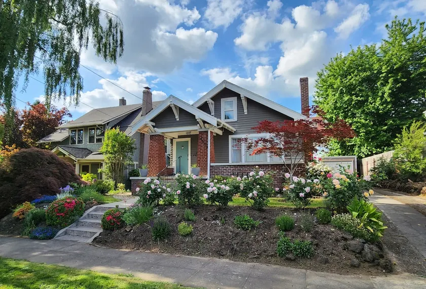 Frankie's Place; Walkable Craftsman luxury! - Image 1