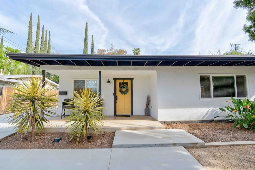 Charming home just minutes from downtown Redlands - Image 1