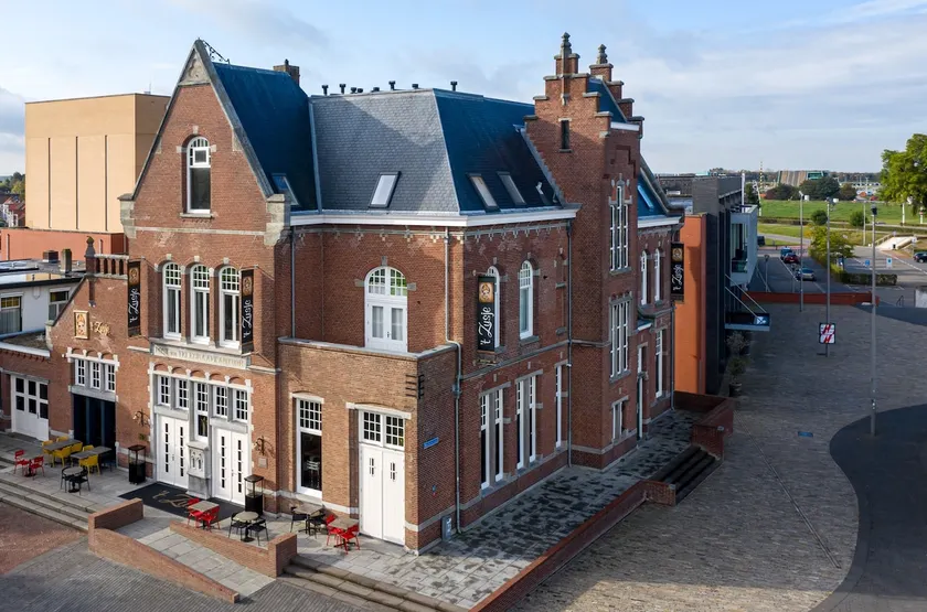 Modern apartment in a former national monument - Image 1