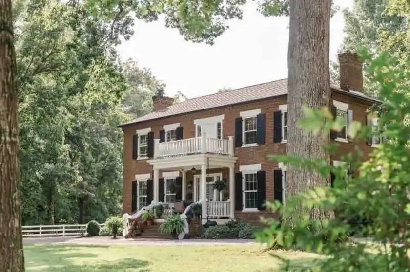Boyd Harvey Main House & Carriage House by RedAwning - Image 1