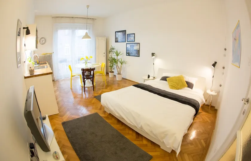 Jazmin's cute and stylish apartment - Image 1