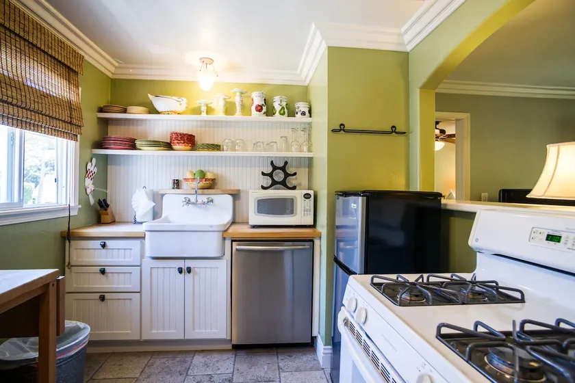 1 bed/1 bath-Delphinium Apt - Image 1