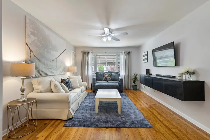 The Lennox Stay - Close to NYC ☆ Free Parking - Image 1