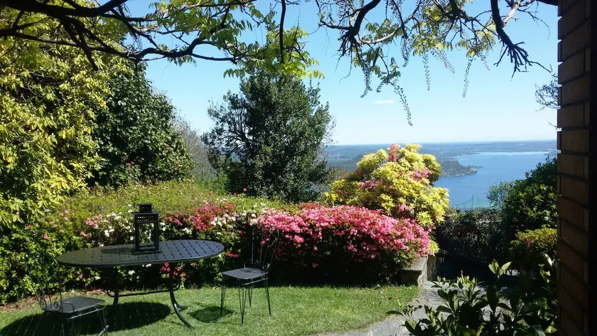 Villa in Park with Spectacular Lake View - Image 1