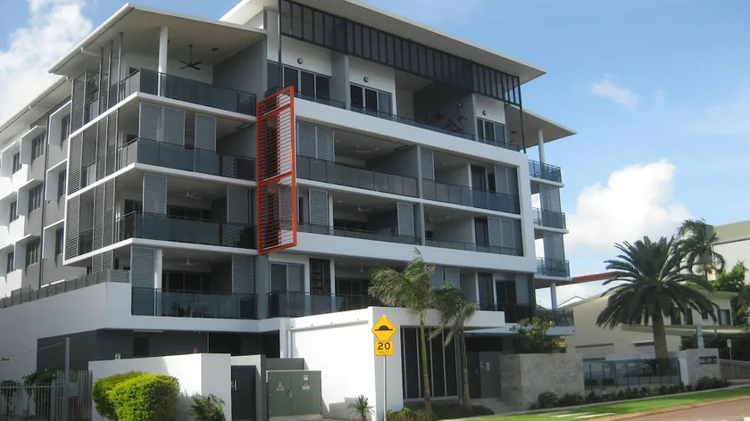 Spacious, luxury apartment with ocean frontage. - Image 1