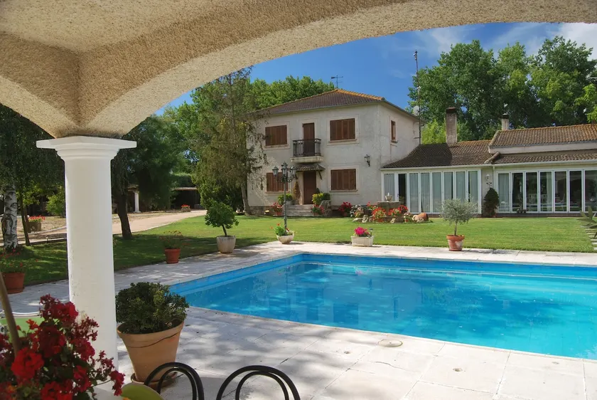 Salamanca. Country house. Pool. - Image 1
