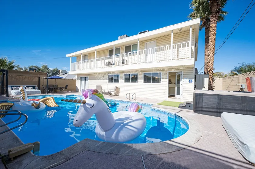 15 Beds, Heated Pool, Near Strip | Vibes dot Vegas - Image 1