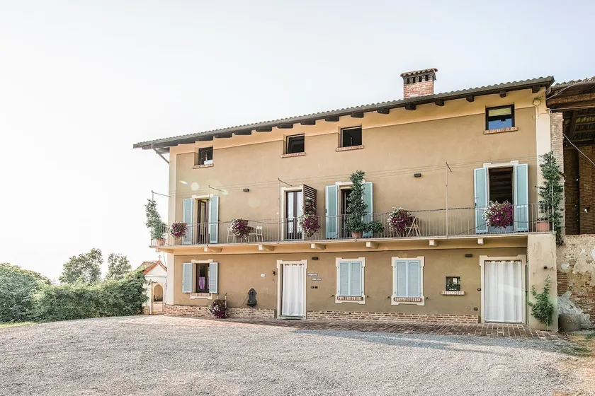 Roby-2's home Monviso studio with pool - Image 1