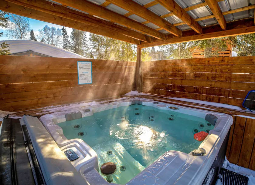 ⭐️ Chalet Natura ⭐️ LAKEFRONT 2 BEDS SPA, LOFT & WIFI - Image 1
