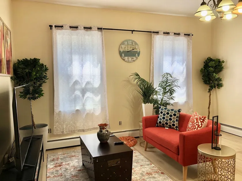 1st floor Mediterranean Escape, historic district - Image 1