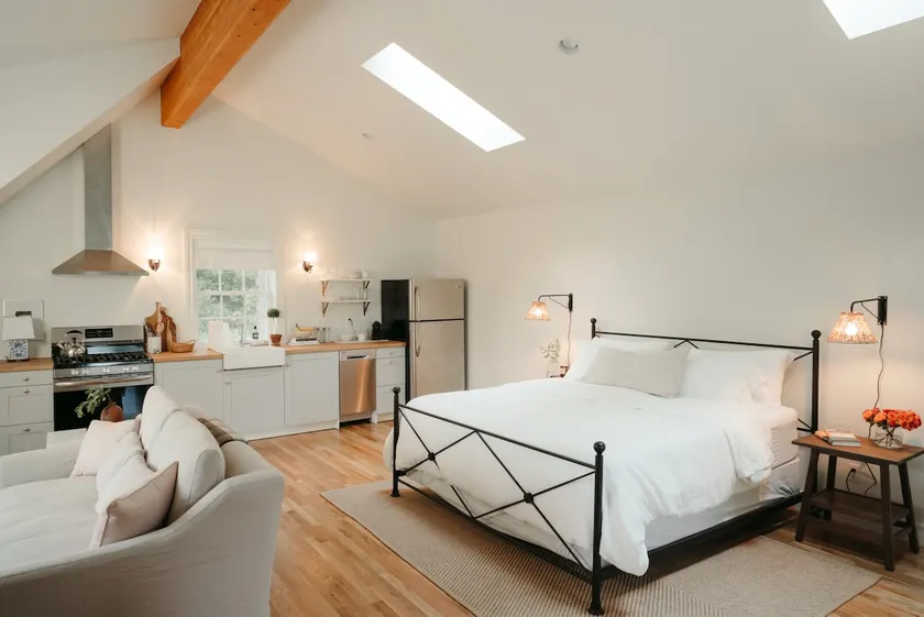 Cape Cod Guest Suite w/Sauna & Cold Plunge - Image 1