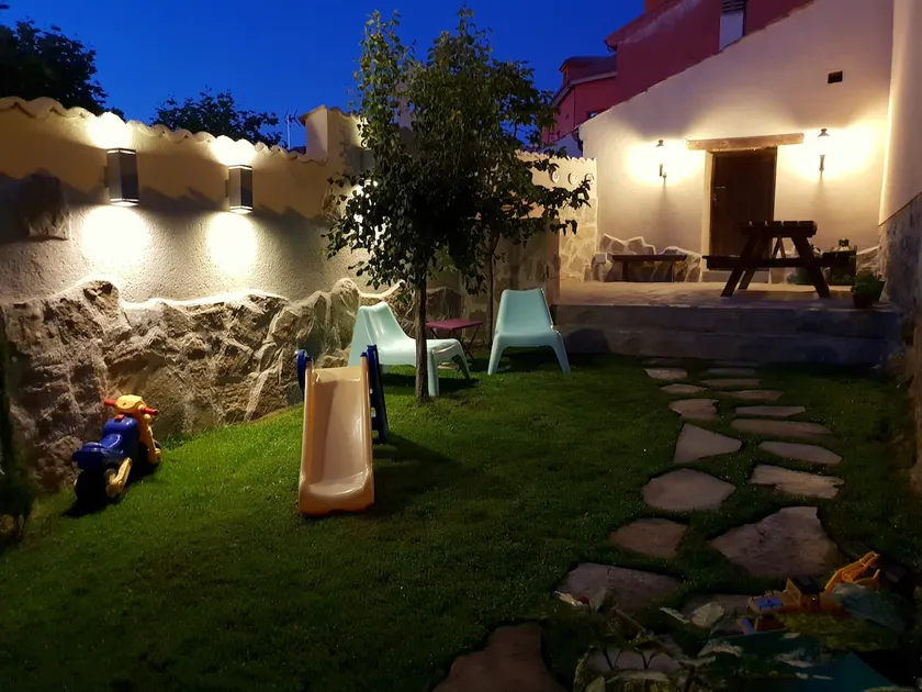 Entre Acebedas Cottage: garden, outdoor fireplace - Image 1
