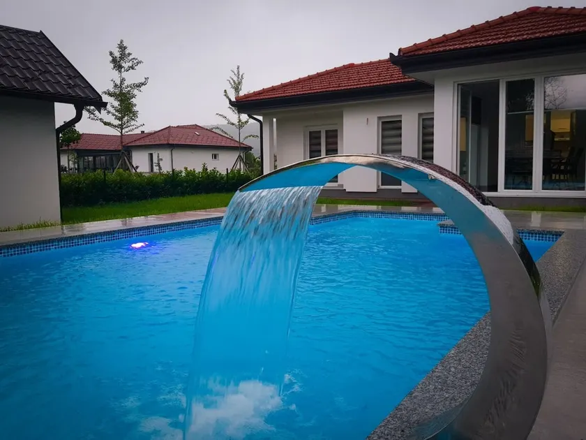 Luxury Home Meri - Image 1