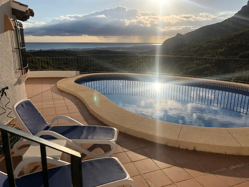 House with a private pool in a natural park - Image 1