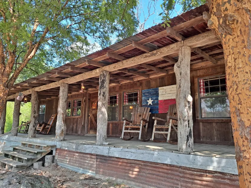 Texas Bunkhouse at Bluegill lake Cabins - Image 1